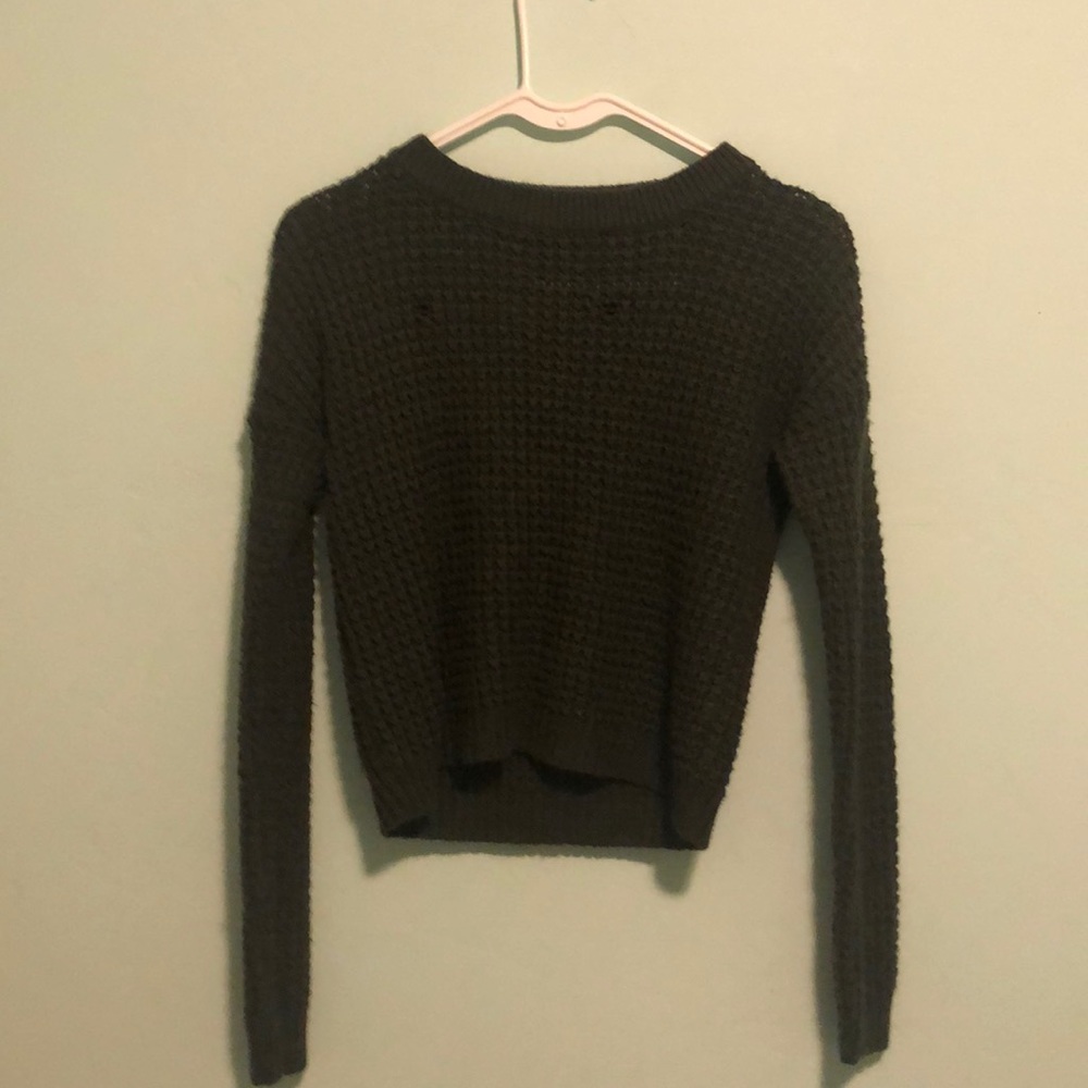 Knitted long sleeved crop top
